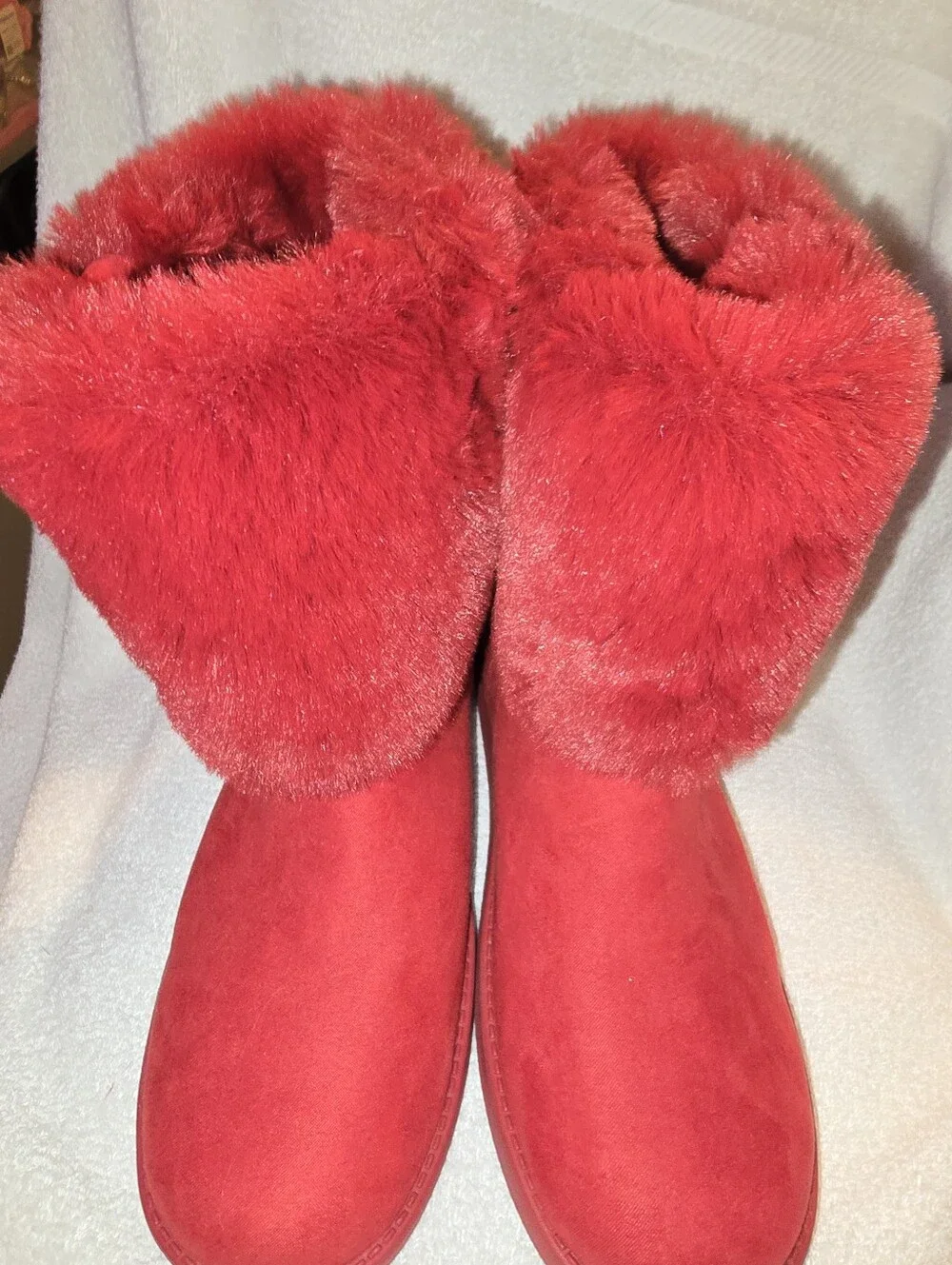 GBG Los Angeles Aleya Red Faux Fur Suede Winter Boots Size 9 NWOT